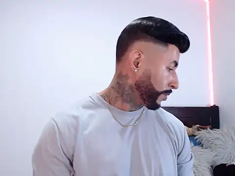 andrea de lucaa online show from October 9, 4:28 am