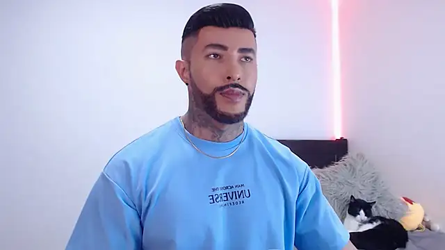 andrea de lucaa online show from October 28, 4:04 am