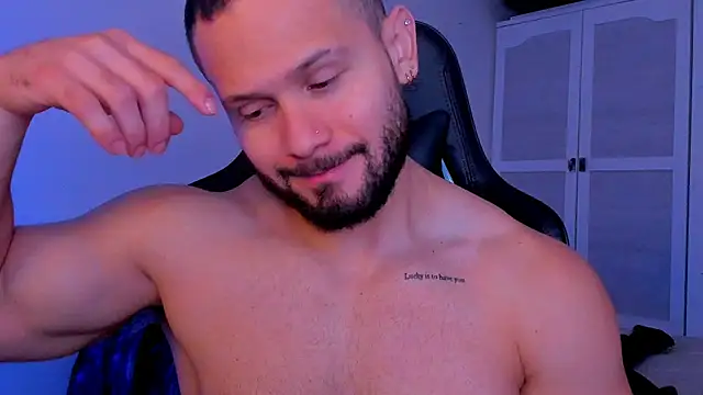 Snapshot of andrewcorey1 chatting on October 6, 5:23 am andrewcorey1 online show from October 6, 5:23 am