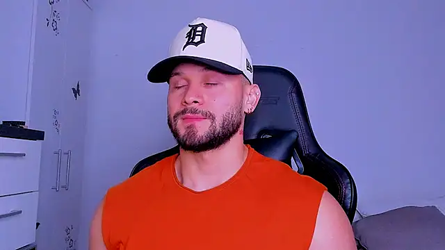 Snapshot of andrewcorey1 chatting on September 23, 4:56 am andrewcorey1 online show from September 23, 4:56 am