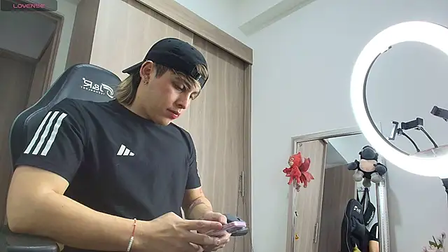 Snapshot of brunothompson3 chatting on October 14, 11:34 pm brunothompson3 online show from October 14, 11:34 pm