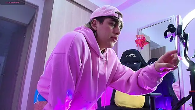 Snapshot of brunothompson3 chatting on October 23, 4:27 am brunothompson3 online show from October 23, 4:27 am