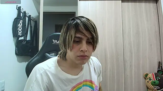 Snapshot of brunothompson3 chatting on October 11, 10:08 am brunothompson3 online show from October 11, 10:08 am