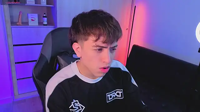 onlinenico online show from October 22, 8:11 pm