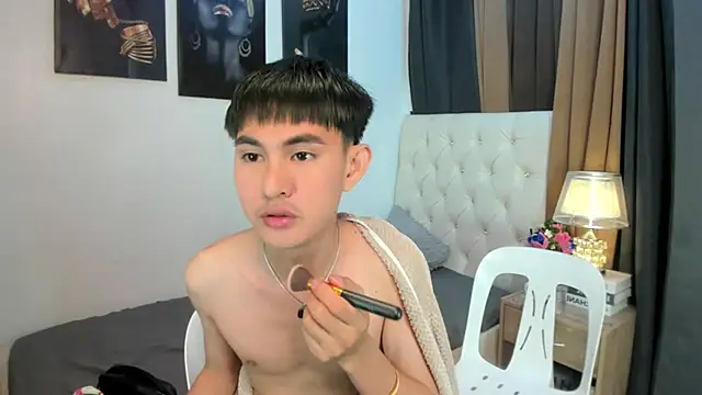 xxxhugecocktwinkxxx online show from January 13, 4:33 pm