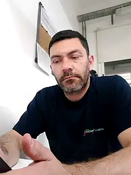 Snapshot of Alex_404040 chatting on October 8, 3:33 am Alex 404040 online show from October 8, 3:33 am