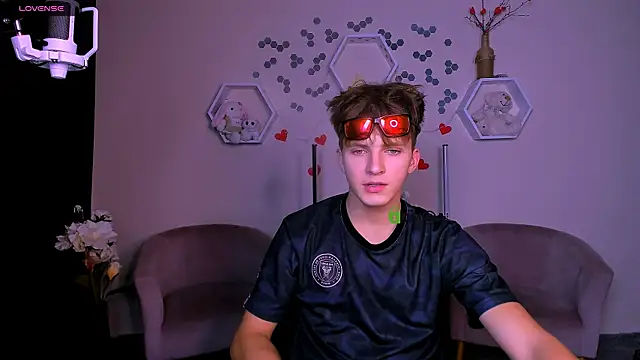 Snapshot of travis_wolf_ chatting on September 22, 7:13 pm travis wolf  online show from September 22, 7:13 pm