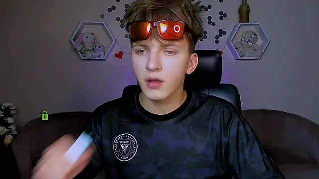 Snapshot of travis_wolf_ chatting on September 18, 7:16 pm travis wolf  online show from September 18, 7:16 pm