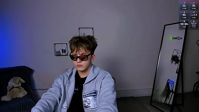 Snapshot of travis_wolf_ chatting on September 15, 7:26 pm travis wolf  online show from September 15, 7:26 pm