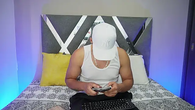 massimo vidal  online show from October 7, 1:04 pm