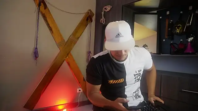 massimo vidal  online show from September 15, 2:51 pm