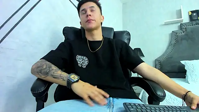 liaamsmiith  online show from November 20, 12:26 pm