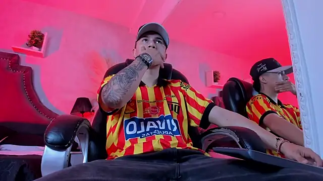 liaamsmiith  online show from January 16, 12:30 pm