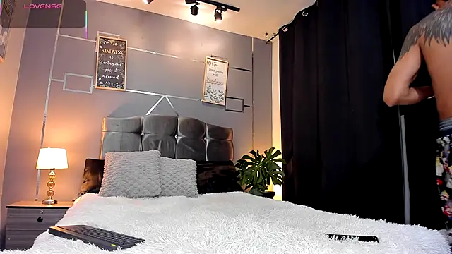 oliver mr  online show from September 8, 9:25 pm