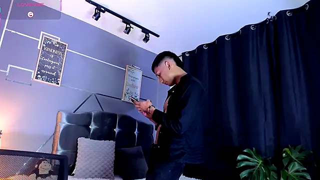 oliver mr  online show from October 3, 8:58 pm