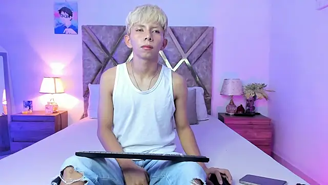 Hyunjin Son online show from February 10, 12:37 am