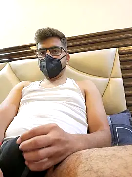 Snapshot of LoveGuruRA chatting on October 7, 4:49 am LoveGuruRA online show from October 7, 4:49 am