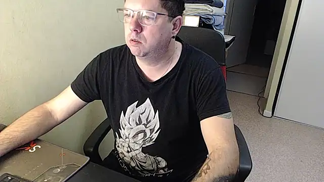 Snapshot of blueandwhite1 chatting on February 8, 8:09 am blueandwhite1 online show from February 8, 8:09 am