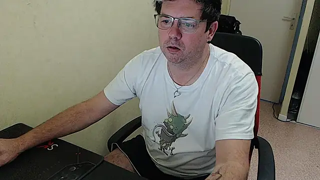 Snapshot of blueandwhite1 chatting on January 15, 8:09 am blueandwhite1 online show from January 15, 8:09 am