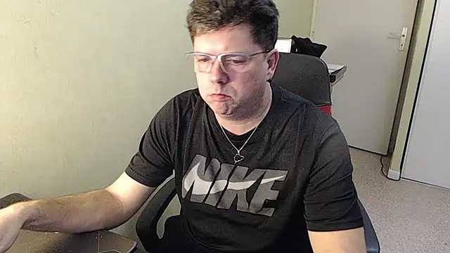 Snapshot of blueandwhite1 chatting on January 31, 10:10 pm blueandwhite1 online show from January 31, 10:10 pm