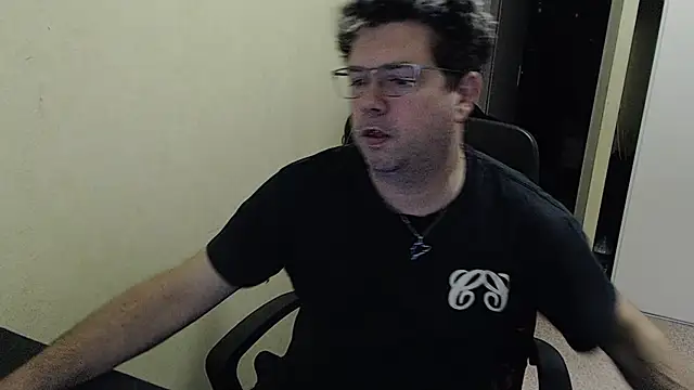 Snapshot of blueandwhite1 chatting on January 2, 9:00 am blueandwhite1 online show from January 2, 9:00 am