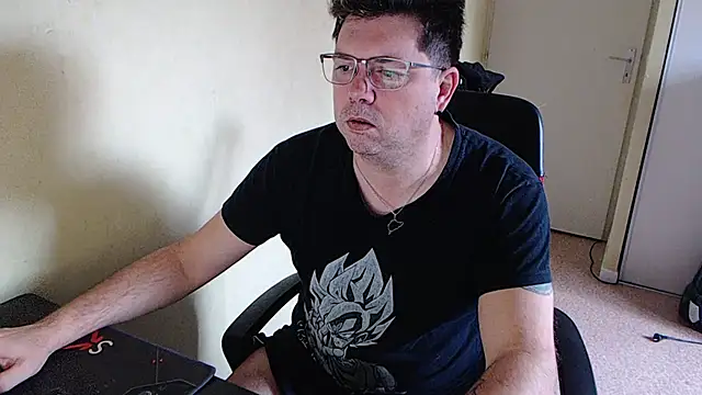 Snapshot of blueandwhite1 chatting on January 29, 9:33 am blueandwhite1 online show from January 29, 9:33 am