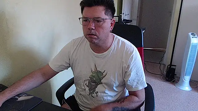 Snapshot of blueandwhite1 chatting on September 17, 7:31 am blueandwhite1 online show from September 17, 7:31 am