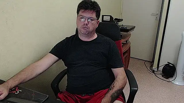 Snapshot of blueandwhite1 chatting on September 29, 5:42 pm blueandwhite1 online show from September 29, 5:42 pm