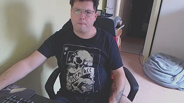 Snapshot of blueandwhite1 chatting on February 13, 3:46 pm blueandwhite1 online show from February 13, 3:46 pm