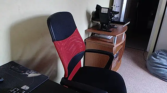 Snapshot of blueandwhite1 chatting on February 21, 3:32 pm blueandwhite1 online show from February 21, 3:32 pm