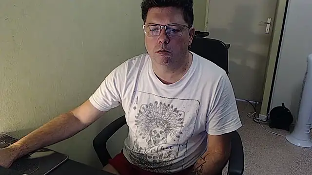 Snapshot of blueandwhite1 chatting on September 27, 7:28 am blueandwhite1 online show from September 27, 7:28 am