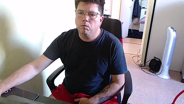 Snapshot of blueandwhite1 chatting on October 21, 2:31 pm blueandwhite1 online show from October 21, 2:31 pm