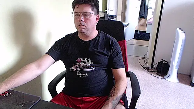 Snapshot of blueandwhite1 chatting on October 22, 2:54 pm blueandwhite1 online show from October 22, 2:54 pm