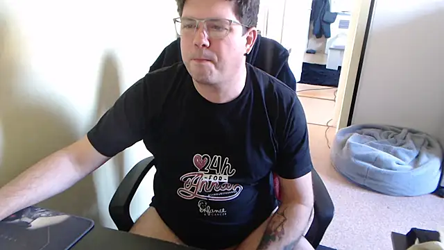 Snapshot of blueandwhite1 chatting on March 5, 3:40 pm blueandwhite1 online show from March 5, 3:40 pm