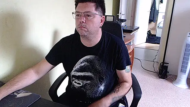 Snapshot of blueandwhite1 chatting on September 20, 7:52 am blueandwhite1 online show from September 20, 7:52 am