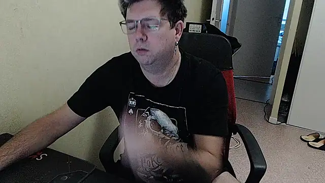 Snapshot of blueandwhite1 chatting on December 30, 8:10 am blueandwhite1 online show from December 30, 8:10 am