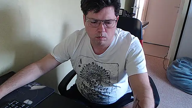 Snapshot of blueandwhite1 chatting on February 20, 3:41 pm blueandwhite1 online show from February 20, 3:41 pm