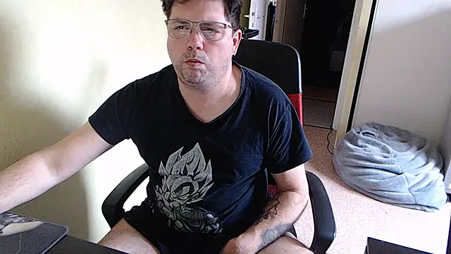 Snapshot of blueandwhite1 chatting on February 18, 3:32 pm blueandwhite1 online show from February 18, 3:32 pm