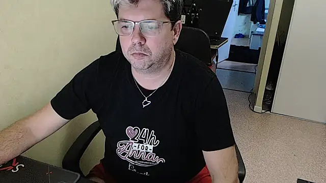 Snapshot of blueandwhite1 chatting on December 19, 4:02 pm blueandwhite1 online show from December 19, 4:02 pm