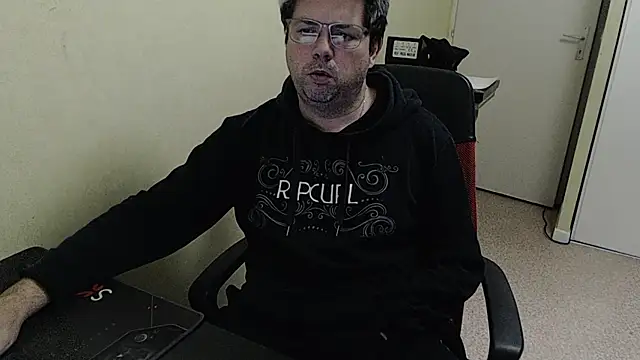 Snapshot of blueandwhite1 chatting on January 25, 5:08 pm blueandwhite1 online show from January 25, 5:08 pm