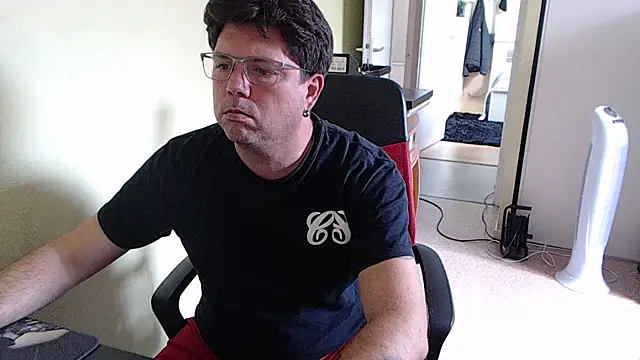 Snapshot of blueandwhite1 chatting on September 9, 2:49 pm blueandwhite1 online show from September 9, 2:49 pm