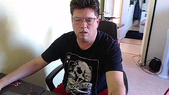 Snapshot of blueandwhite1 chatting on October 2, 2:32 pm blueandwhite1 online show from October 2, 2:32 pm