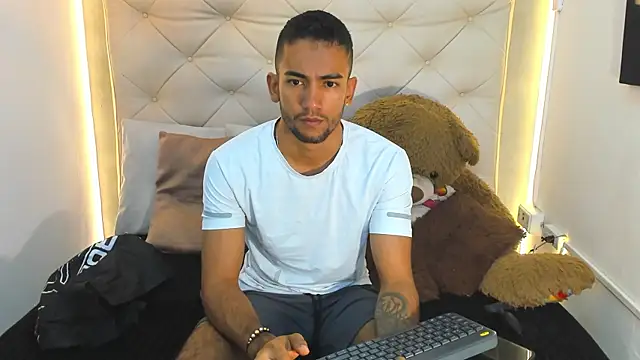 MaicolParker  online show from April 16, 1:44 pm