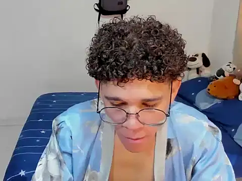 Snapshot of Tom_Blues chatting on October 21, 2:42 pm Tom Blues online show from October 21, 2:42 pm