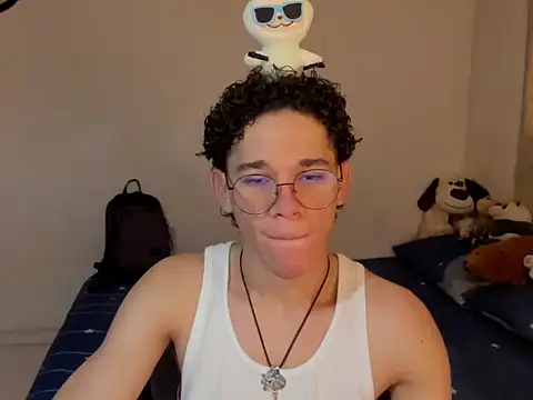 Snapshot of Tom_Blues chatting on October 24, 1:24 pm Tom Blues online show from October 24, 1:24 pm