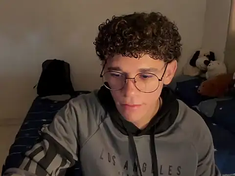 Snapshot of Tom_Blues chatting on October 27, 4:31 pm Tom Blues online show from October 27, 4:31 pm