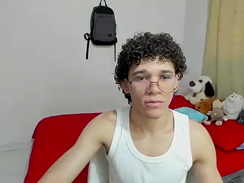 Snapshot of Tom_Blues chatting on October 2, 1:37 pm Tom Blues online show from October 2, 1:37 pm