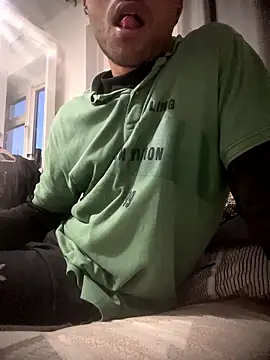 shiitposter male online show from January 7, 4:34 pm