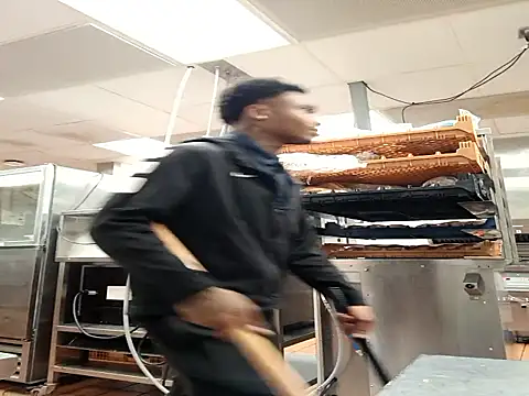 Snapshot of Dropdingo chatting on October 31, 1:51 am Dropdingo online show from October 31, 1:51 am