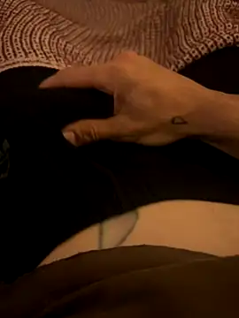 Snapshot of eltet12 chatting on September 30, 5:27 pm eltet12 online show from September 30, 5:27 pm